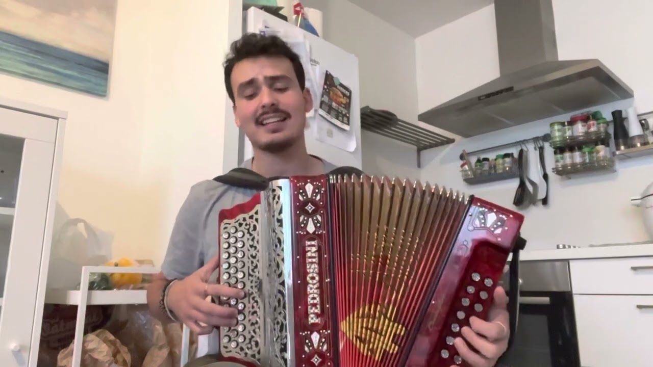 Alberto Afonso a cantar Santa Luzia