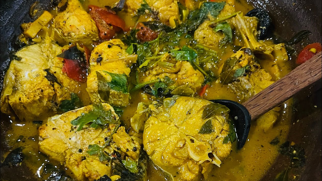 Kerala Style Fish Curry Recipe | Naadan Meen Curry with Kudampuli #fishcurry #fishrecipe
