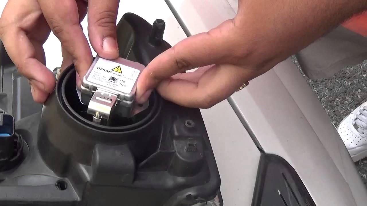 2007 Lincoln Navigator HID bulb replacement
