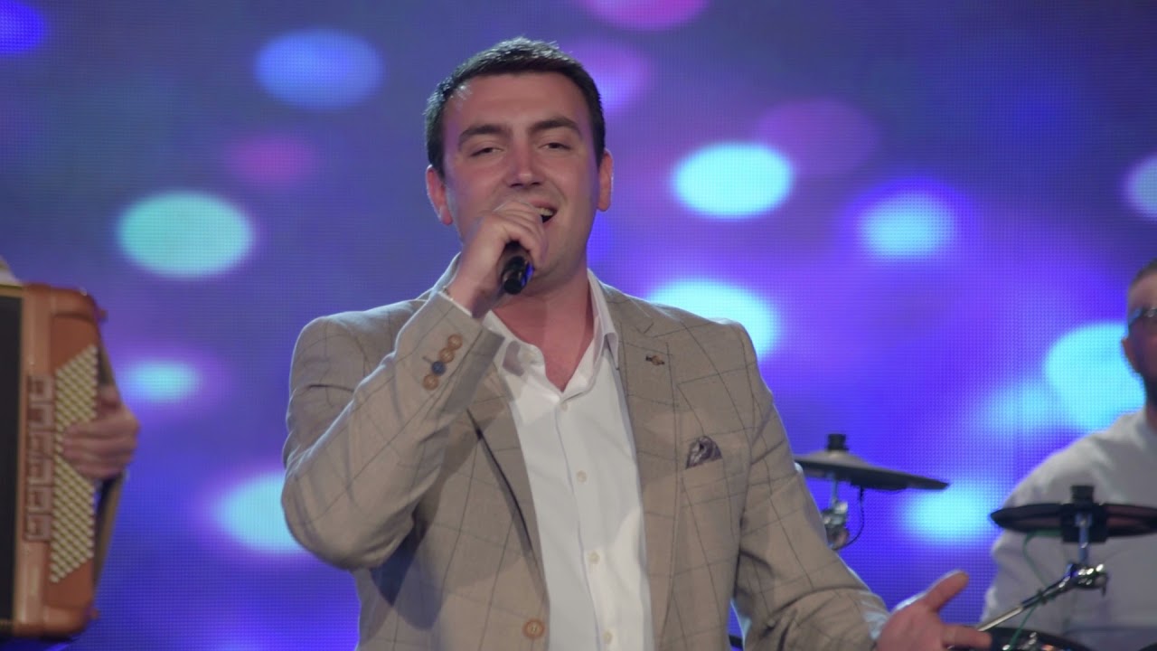 Damjan Stojanovski i Grupa Molika - Nema druga Makedonija (Art Studio Production Live TV Show)