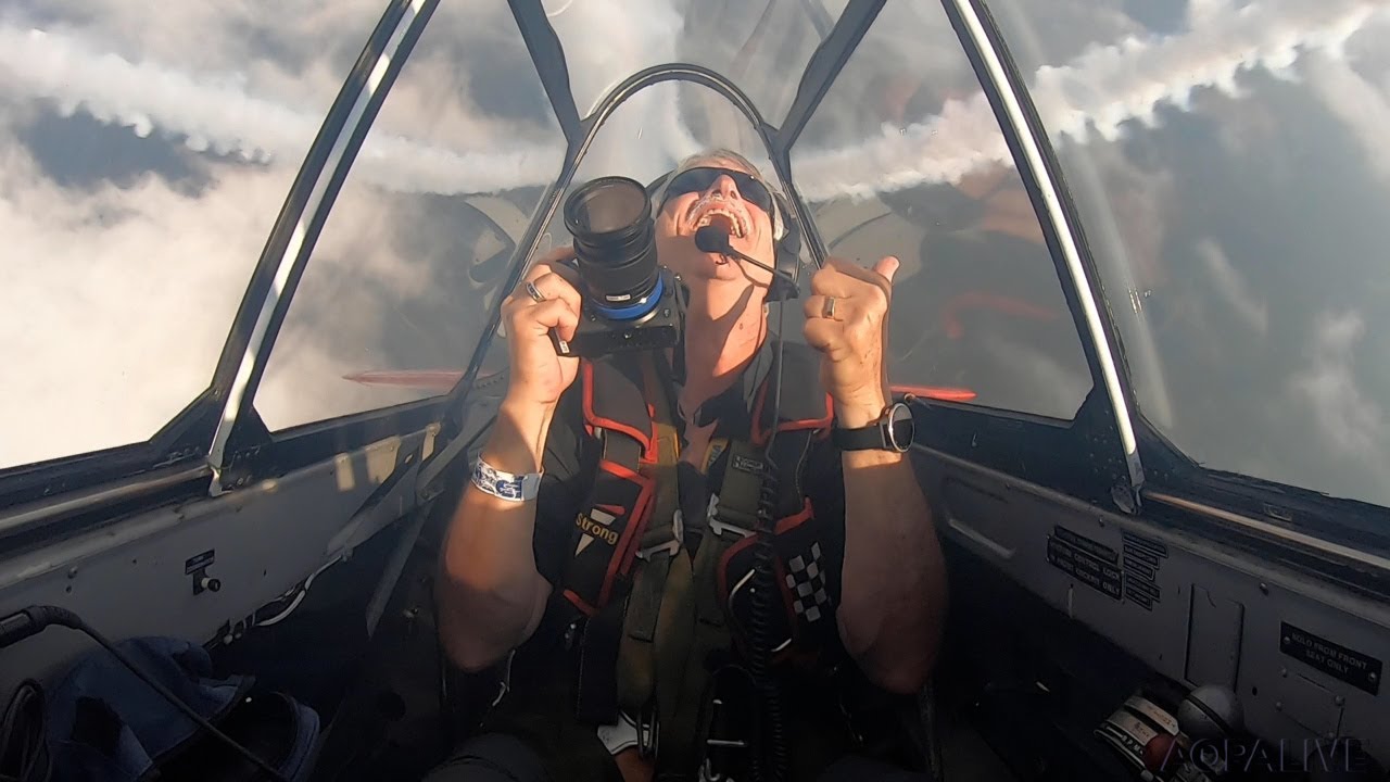 Flying with the AeroShell Aerobatic Team