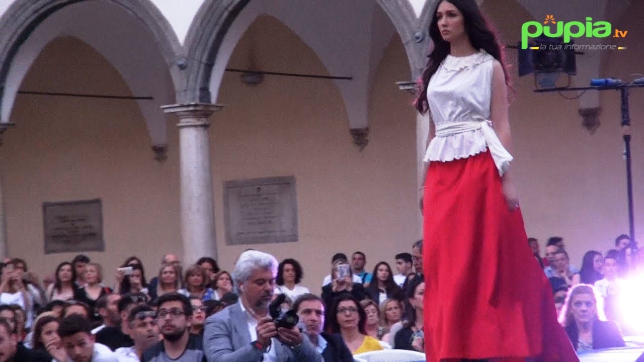 Aversa (CE) - Sfilata ecologica dell'Isiss "Conti": abiti in fibra di latte (16.06.17)