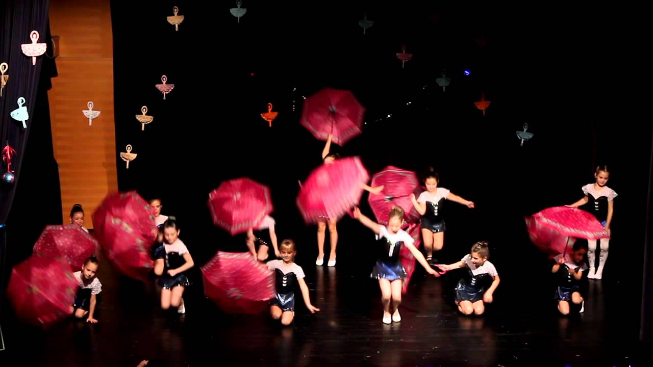 13. Mary Poppins - Ernyős tánc