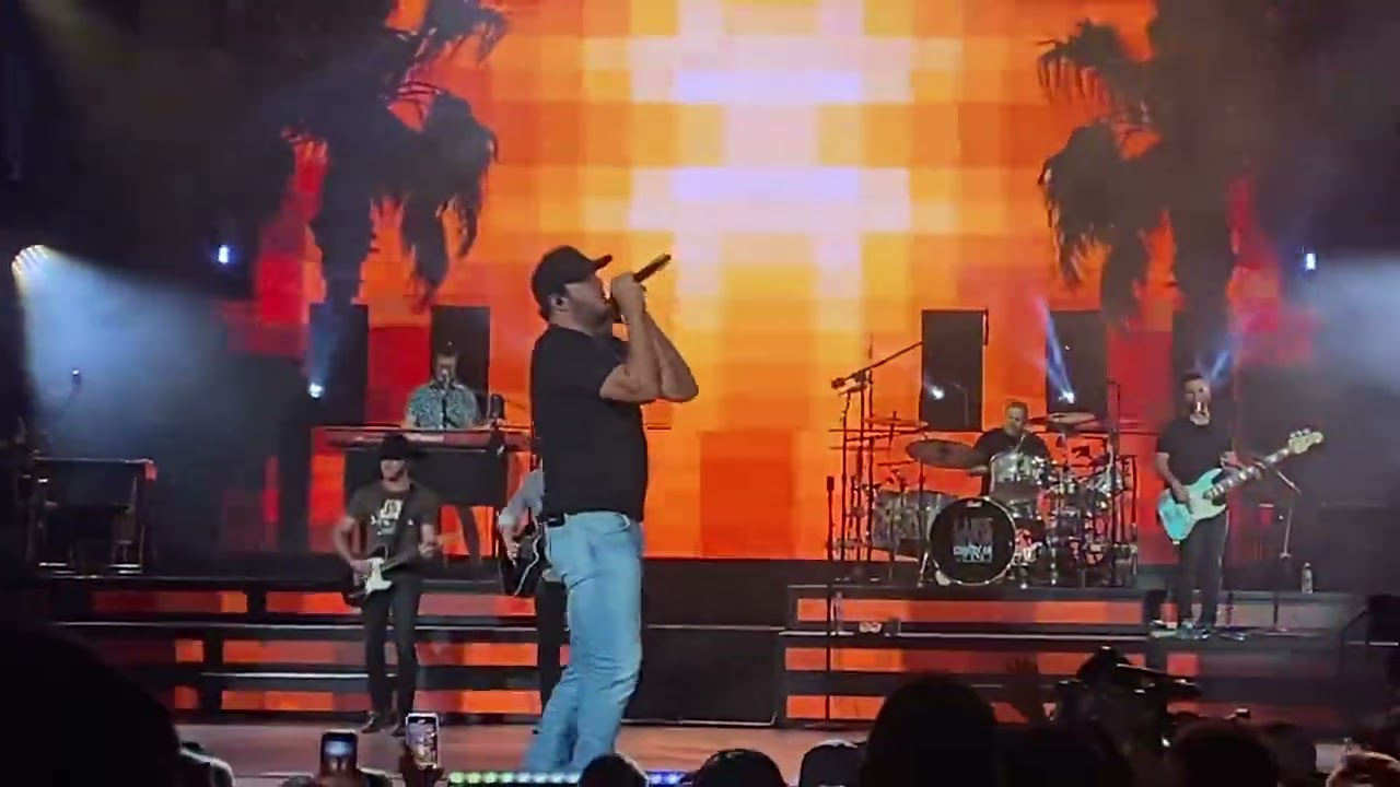 Luke Bryan - One Margarita - Ruoff Music Center Noblesville, IN - Country On Tour