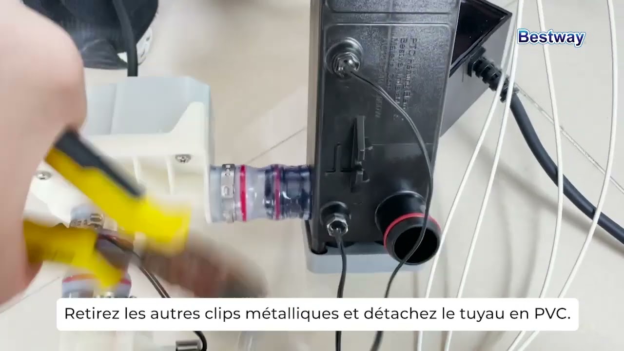 Comment remplacer la pompe à eau et la résistance chauffante d'un Lay-Z-Spa Hydrojet 2021 - P08152