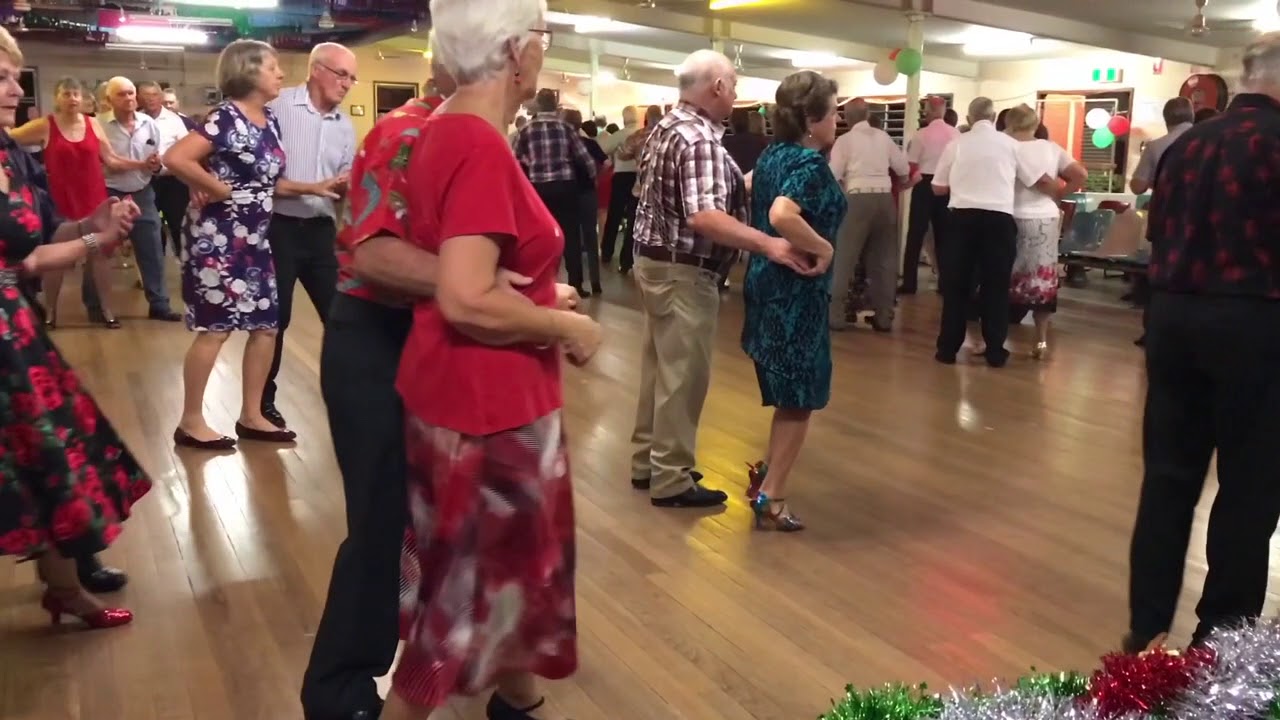 A Merrilyn Schottische for Christmas 2017 - Marburg Dance Hall.  Band: Walter Willans