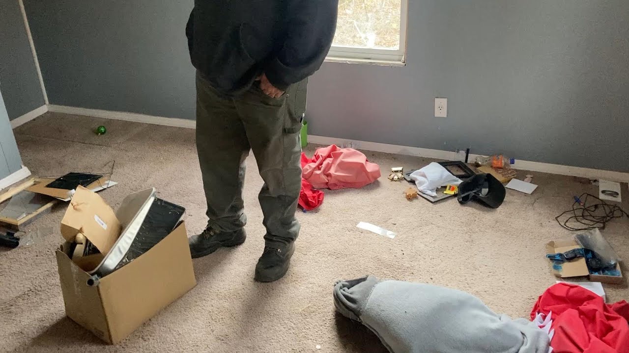 They left A Bunch Of Trash In This Mobile Home - Master Bedroom Refurbish