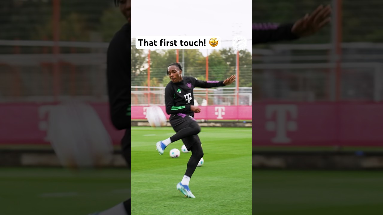 Daniel Peretz and Mathys Tel showing off their skills. 💥