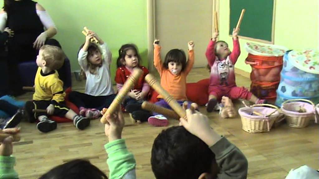 Neverland - Παιδικός Σταθμός - Νηπιαγωγείο - Μουσικοκινητικά παιχνίδια με την κυρία Νικολέτα