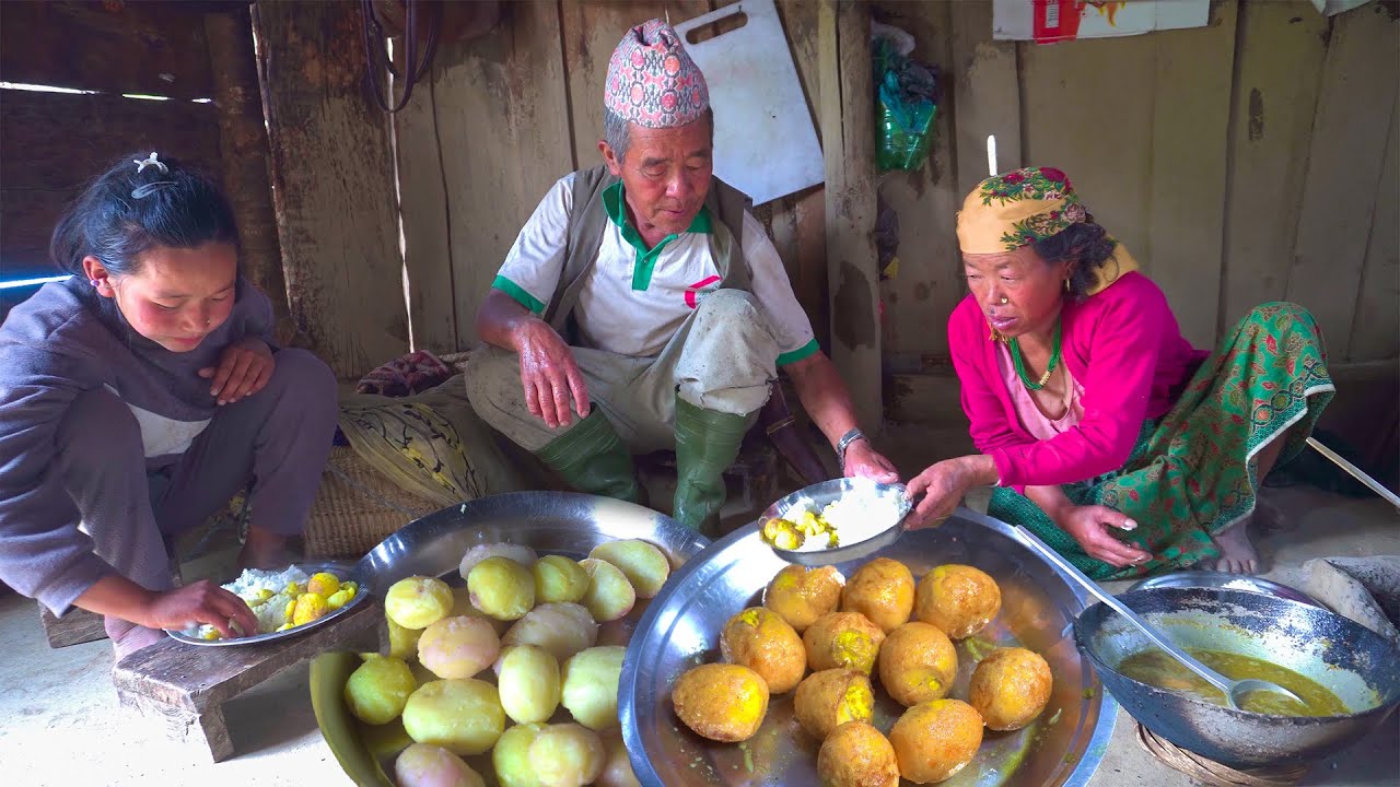 Egg & Potato mix Recipe curry with rice cooking & eating in Village kitchen || Nepali food mukbang