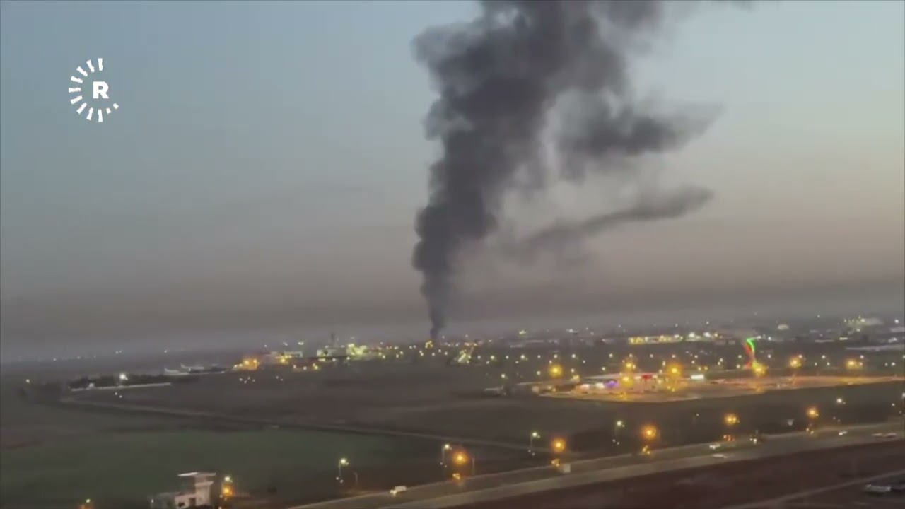 Po dronų atakos virš Erbilio panoramos užfiksuoti dūmai: taikytasi į JAV karinius objektus