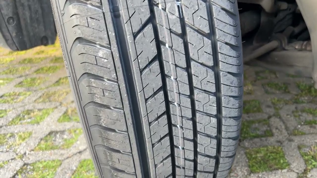 Dunlop Tyres. Model: Grandtrek ST30 - Summer season