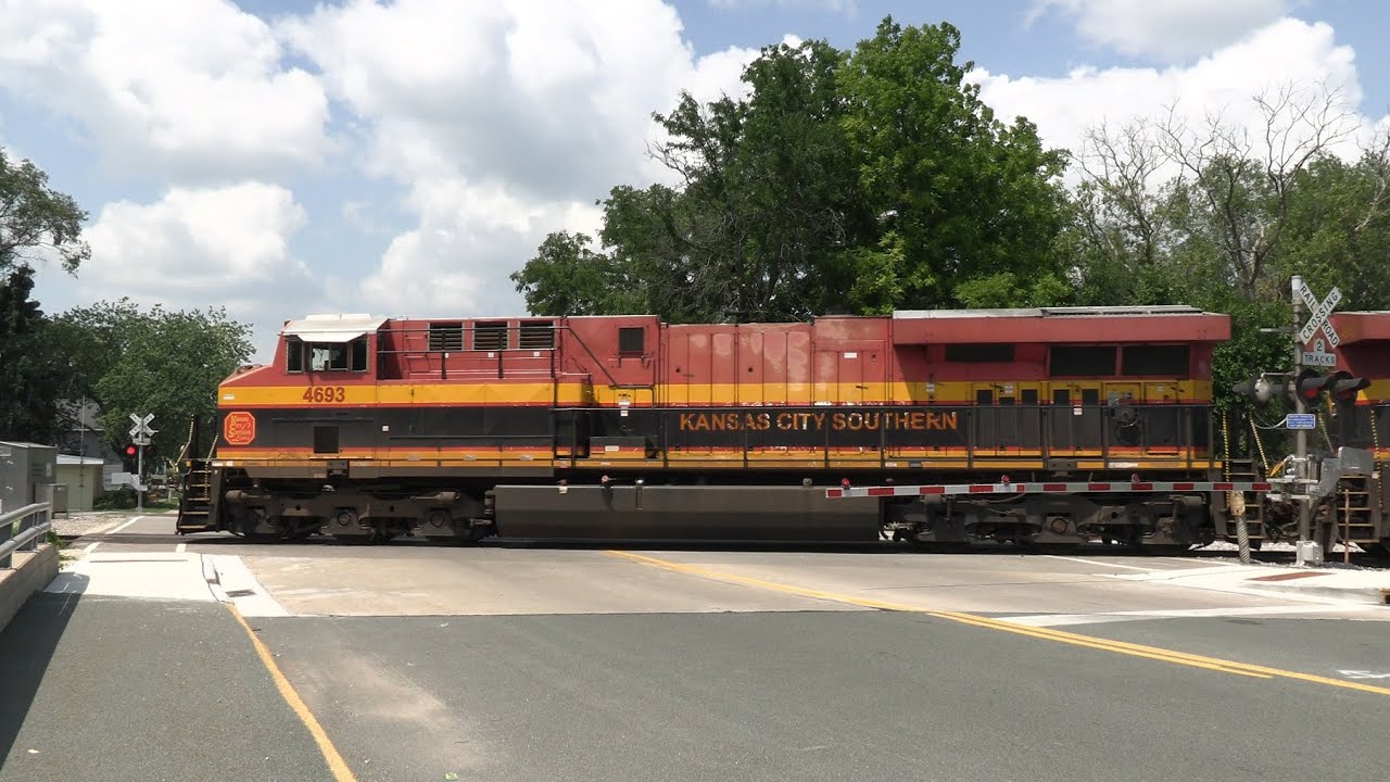 CN Freight Train - Western Avenue