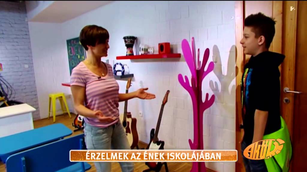 Dénes Roland Varga Viviennek udvarol? - tv2.hu/aktiv