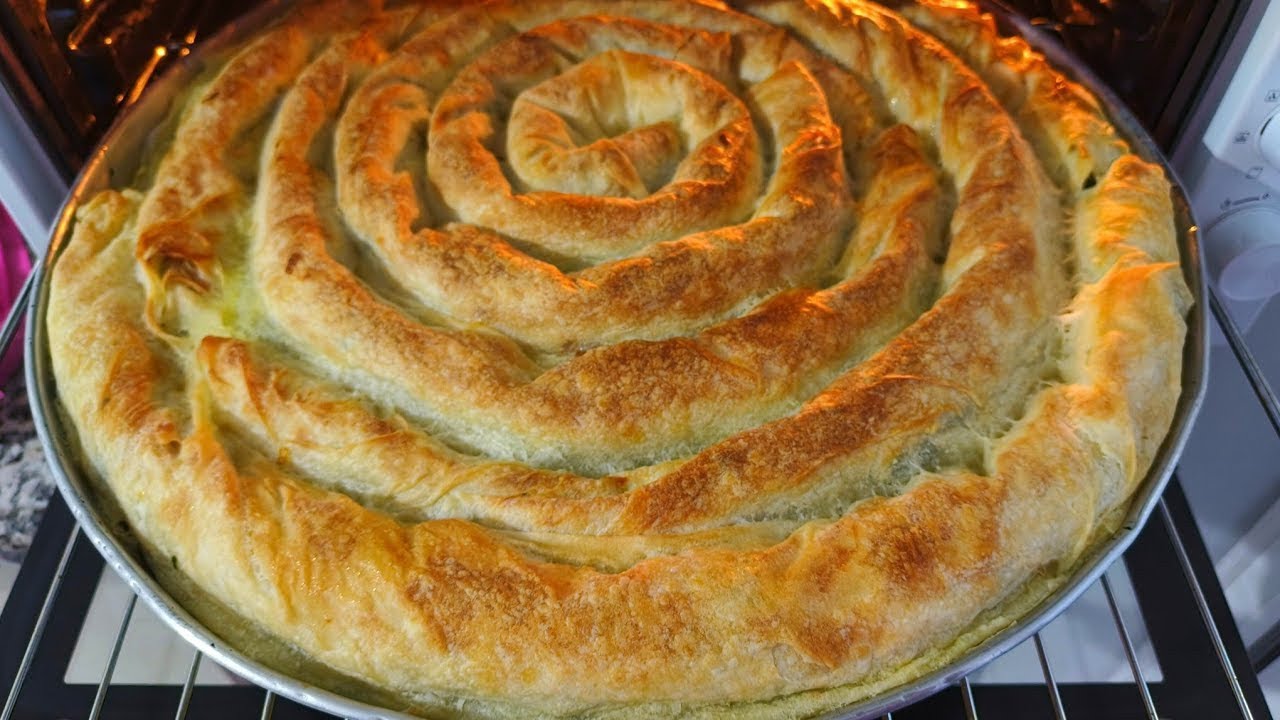 Artık Hamurla Uğraşmaya Son 👌 Hazır Yufkadan En Lezzetli Ispanklı Börek Tarifi ✅