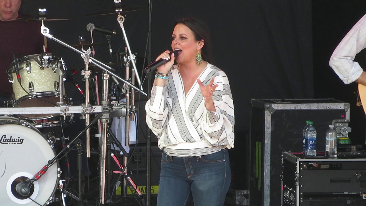 2020 03 03 Sara Evans - Born To Fly