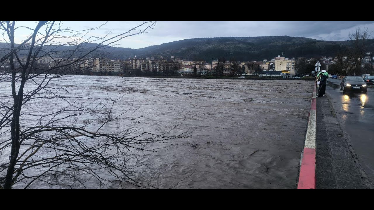 Наводнение в село край Крумовград, река отнесе мост