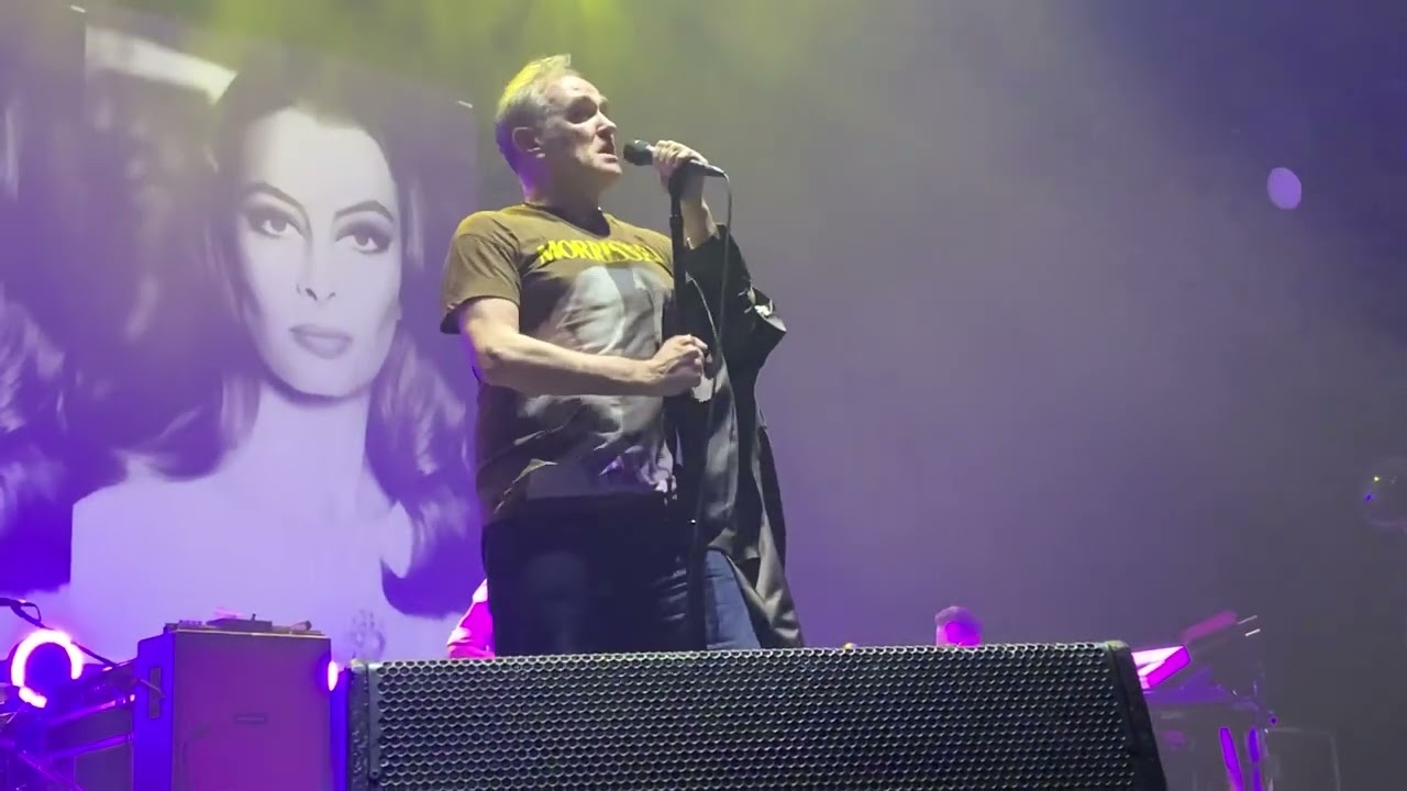 Morrissey - Let Me Kiss You- Live Paris 8.3.2023