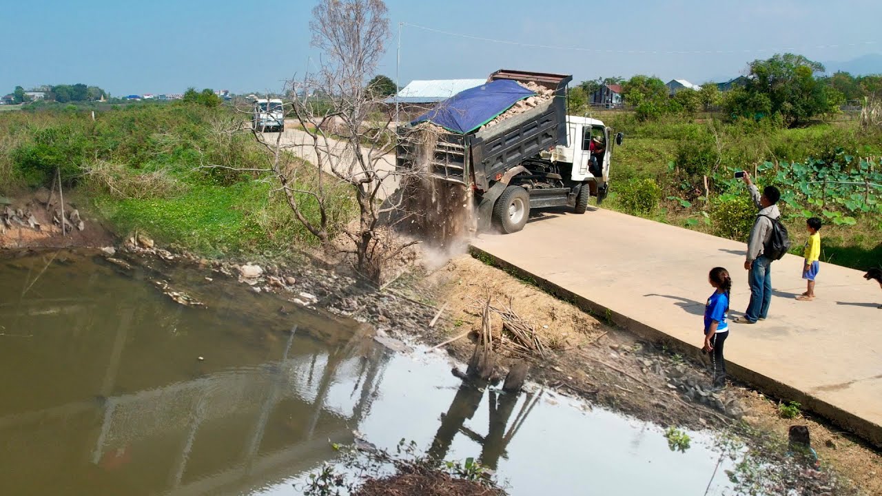Start a new Project using a five-ton truck to pour soil and concrete Road.