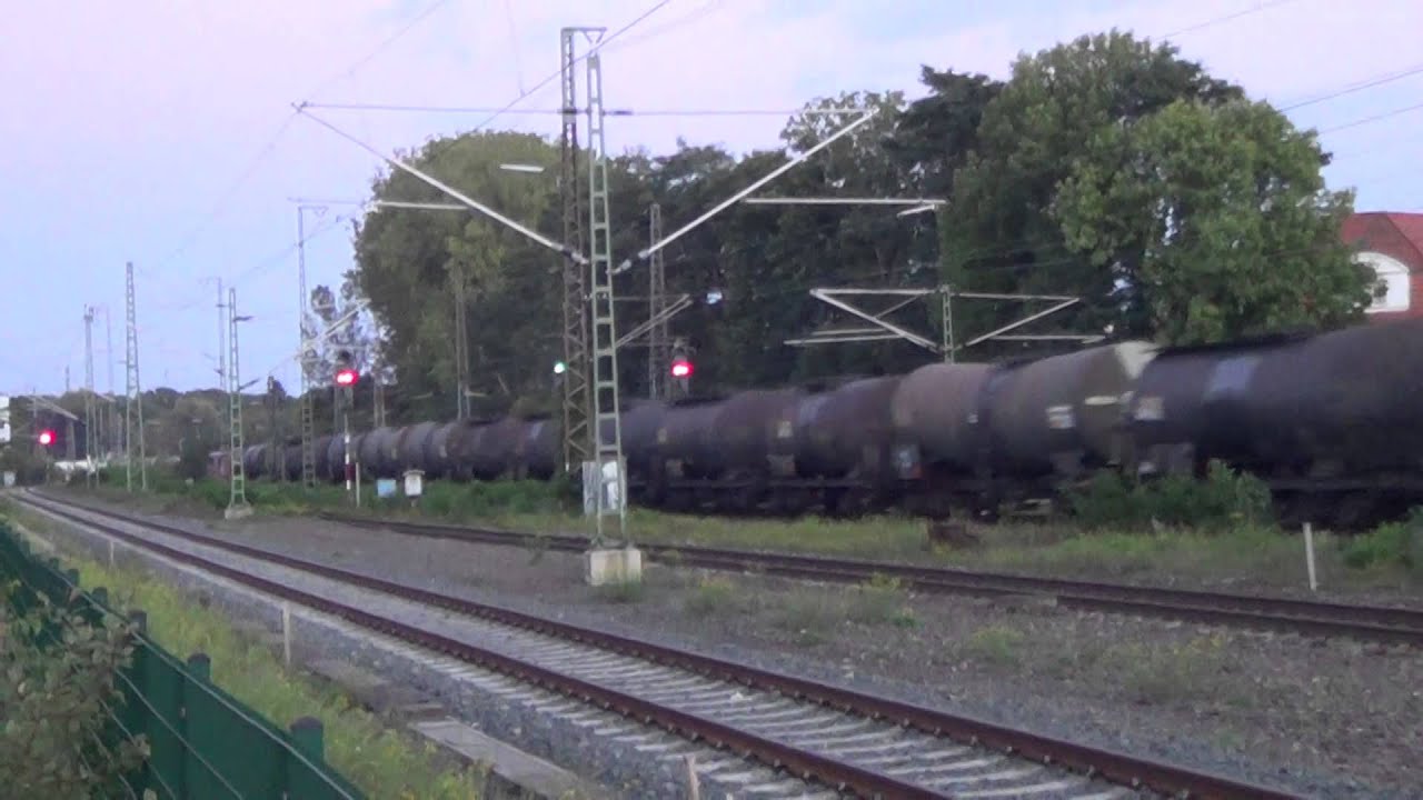 E-lok mit kesselwagenzug durchfahrt des Soester Bahnhofs