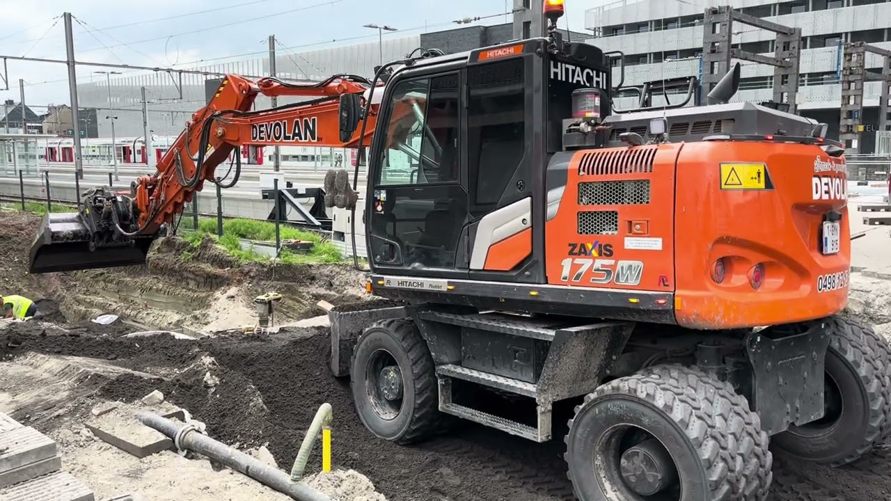 Nieuw compacte Hitachi ZX175W-7 voor firma Devolan