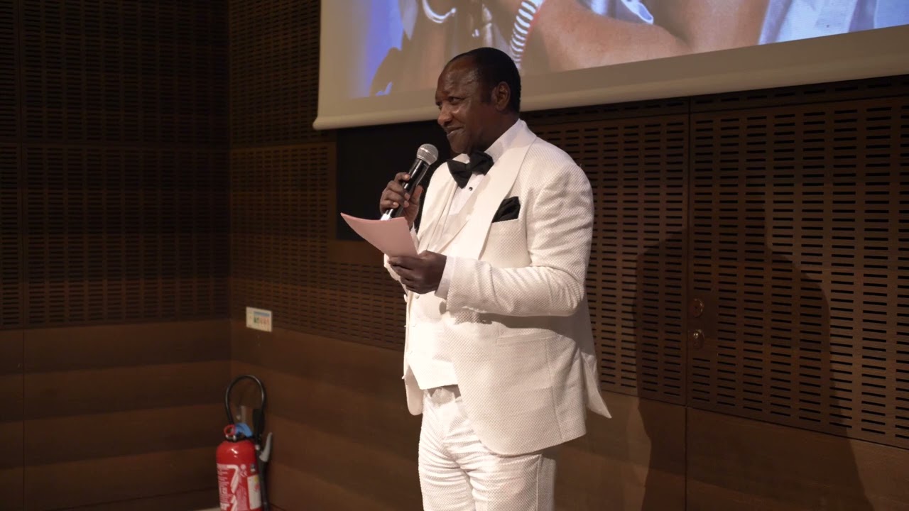 ELVIS KEMAYO, L'IDOLE YÉYÉ