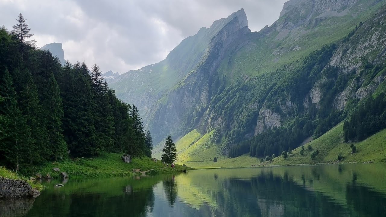 14.06.2025  Ein Spaziergang um den Seealpsee, Switzerland.