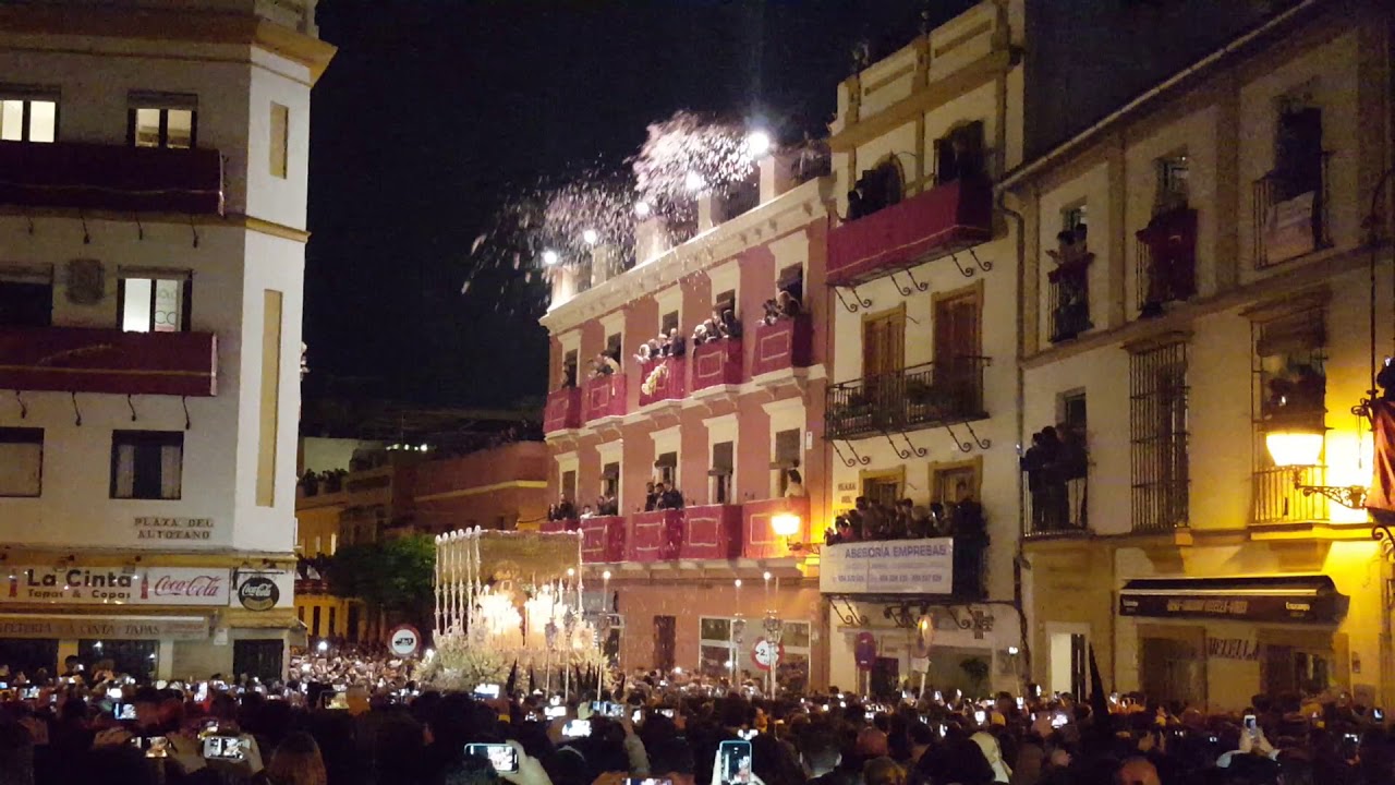 Esperanza de Triana en el Altozano "Petala"