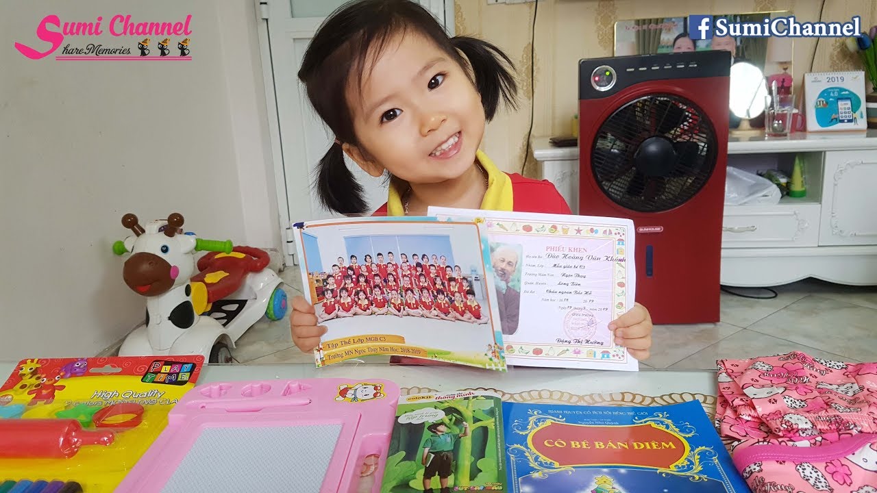 Bé Sumi Tổng Kết Năm Học Được Tặng Phần Thưởng Rất To | Bé Sumi Đi Học Mẫu Giáo