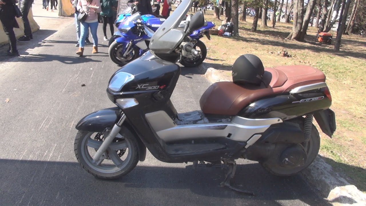 Yamaha XC 300 Exterior and Interior