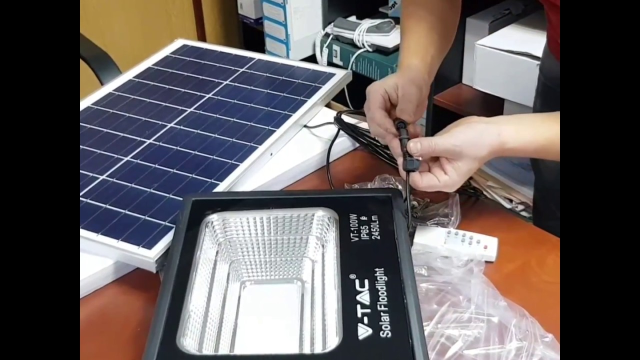 Projecteur solaire  بروجيكتور بالطاقة الشمسية ☀️