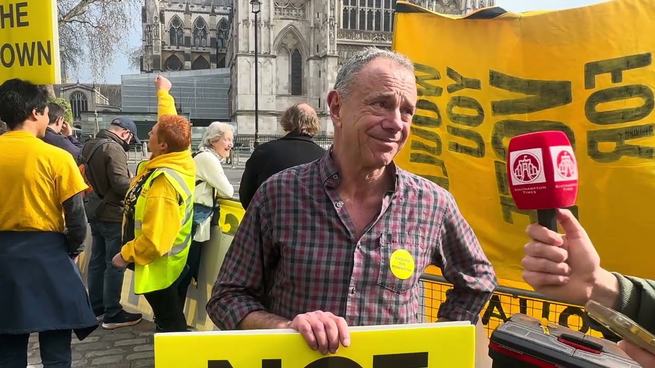 Republic protestors arguing against UK monarchy ibefore King Charles arrived at Westminster abbey 