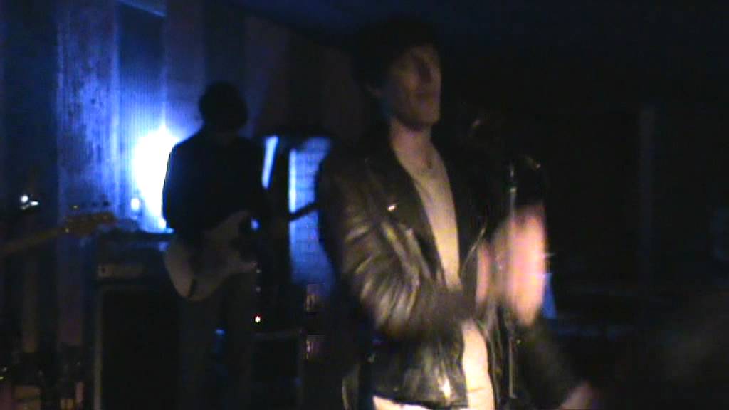 Bugo -  Piede sulla merda- Live @ Baraonda