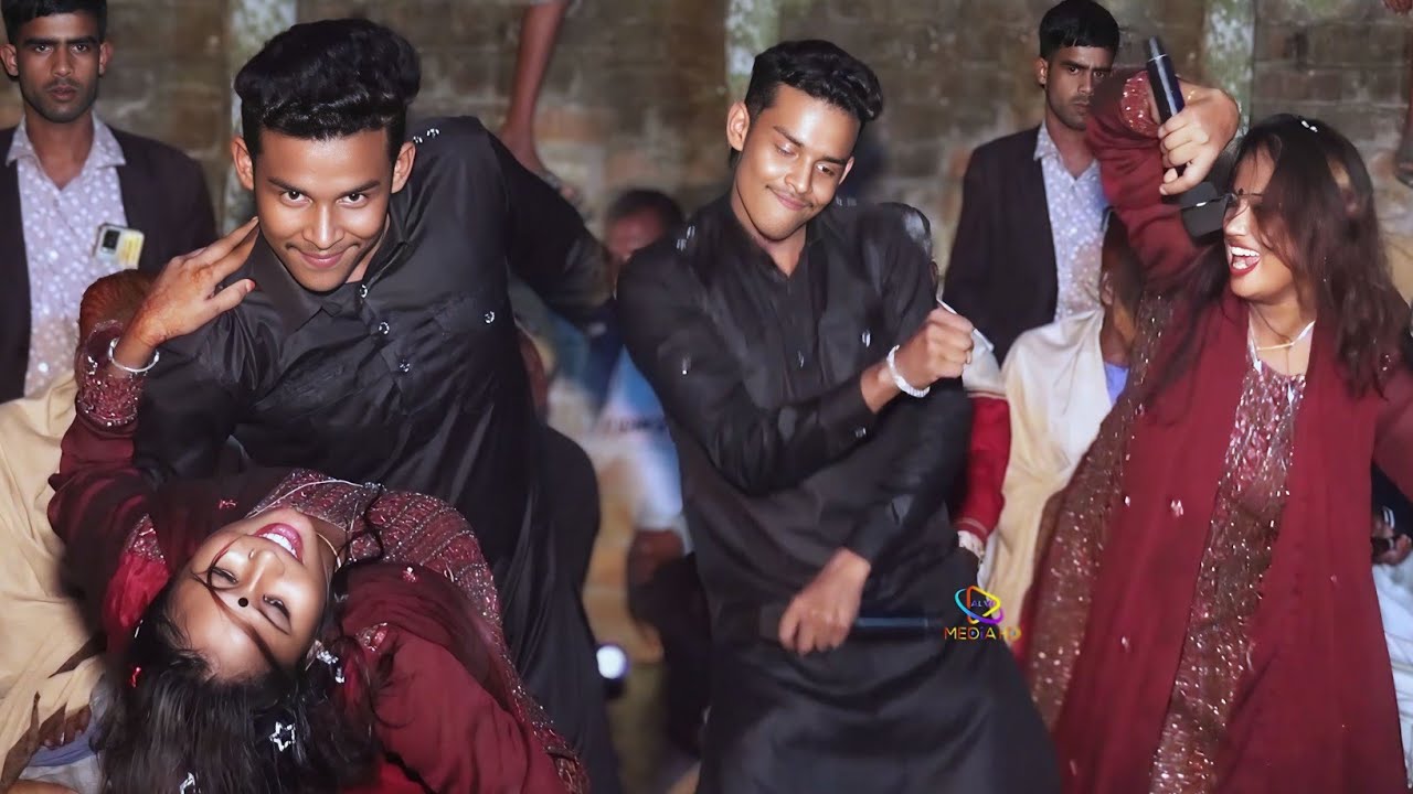 ভরপুর রোমান্টিক গান নায়িকা সাথী ও শান্ত। হুছনা এসো আমার কাছে প্রেমের বাক্স দিব খুলে। 