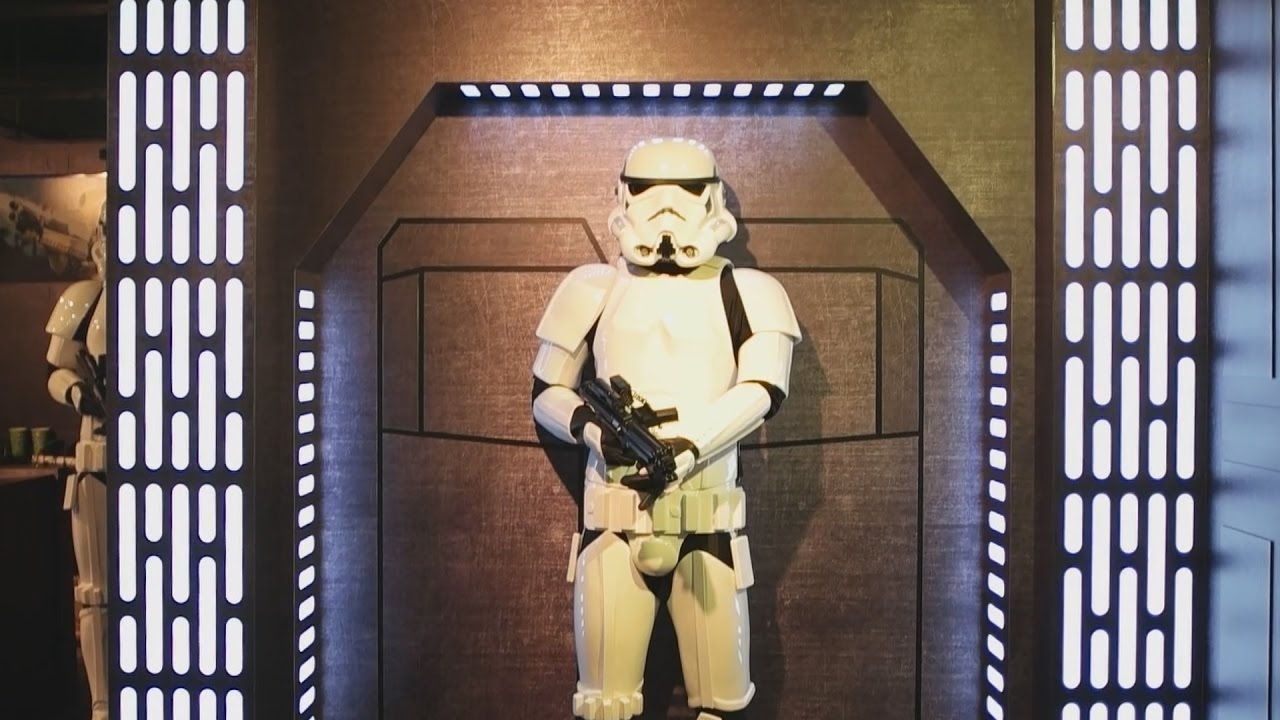 STAR WARS TOYS MADNESS at HAMLEYS
