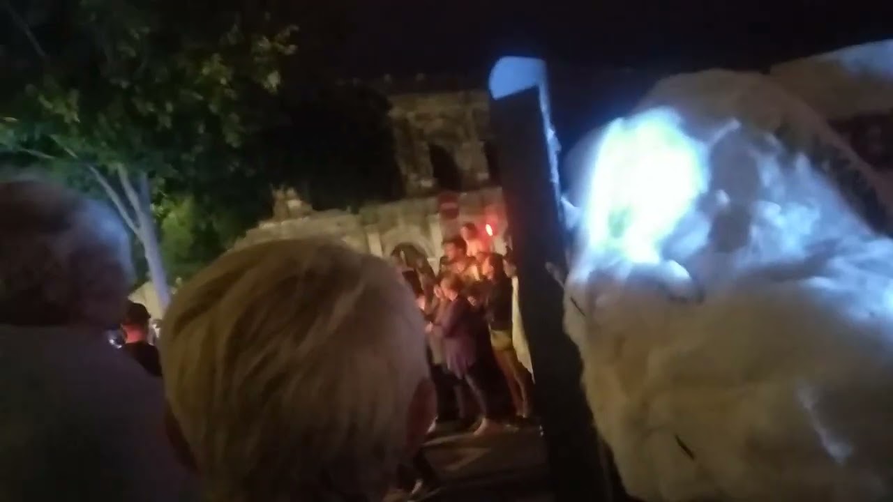 ouverture des 70 ans de la féria de Nîmes avec la pegoulade sur le thème du cinéma(2)