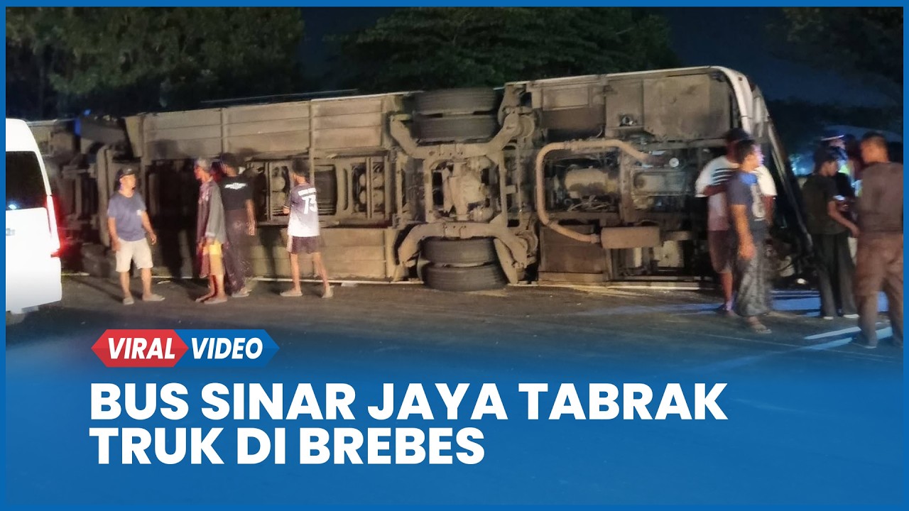 Kecelakaan Bus Sinar Jaya Tabrak Truk dan Terguling di Tikungan Kubangwungu Brebes
