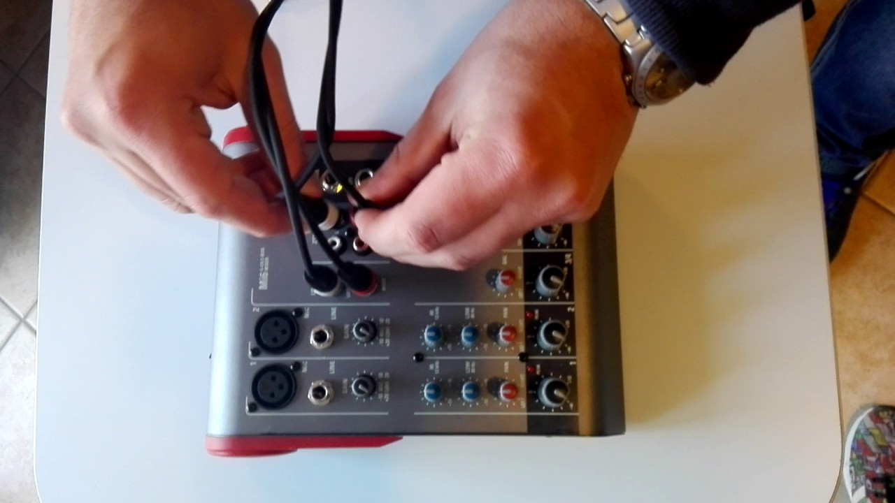 Collegamento di un pc e delle casse accanto a un mixer #2