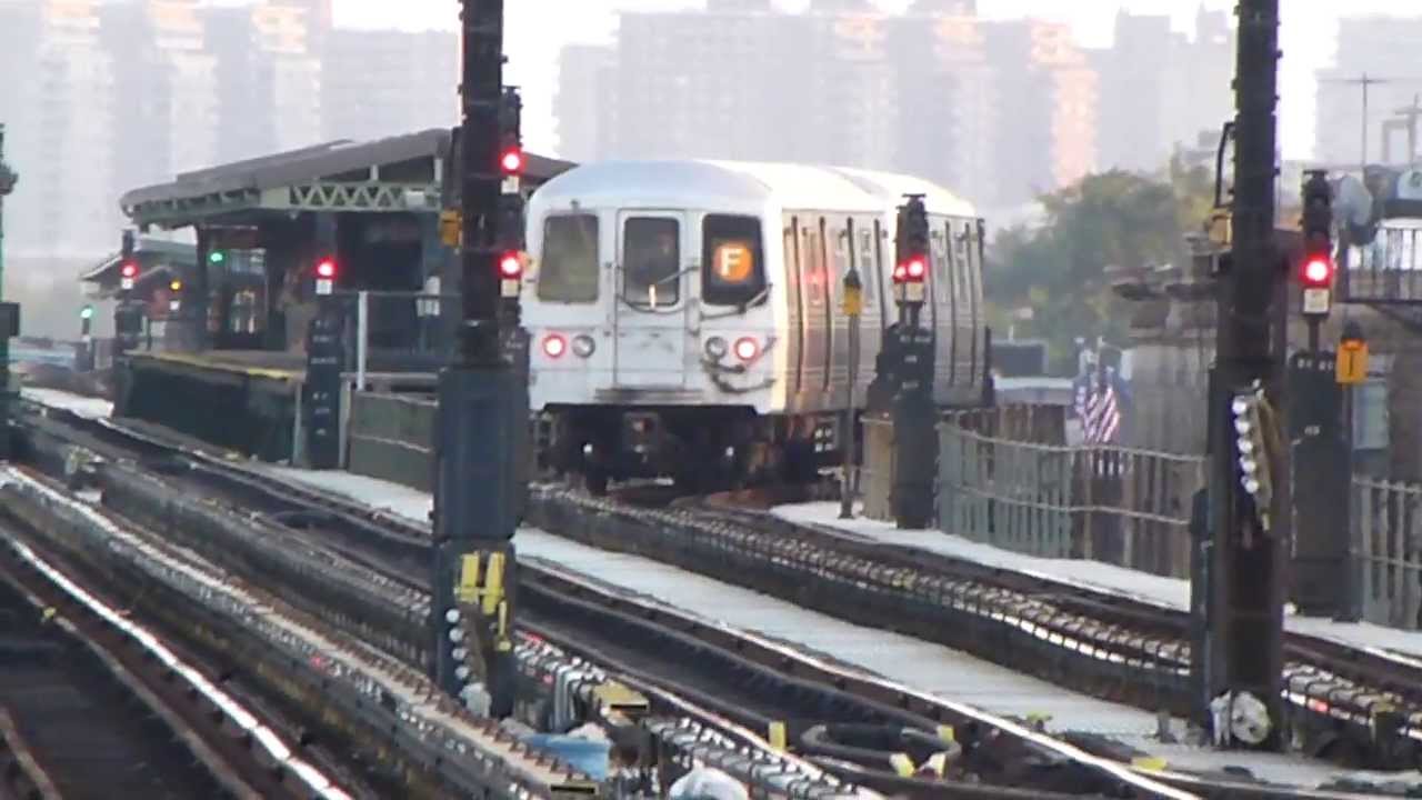 IND Culver Line: R46 F Train & R68 G Train at Ditmas Ave-McDonald Ave