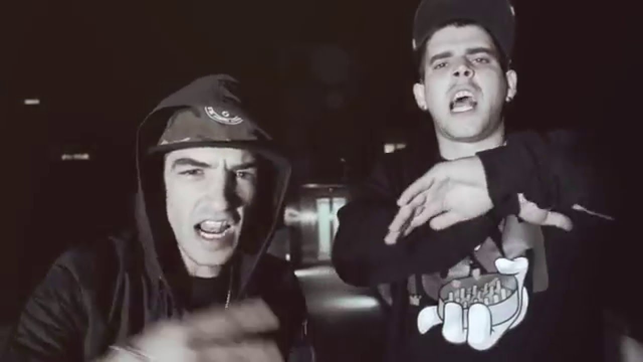 GAROLO & ZUMBAS - DESCONSEJOS ( VIDEOCLIP OFICIAL)