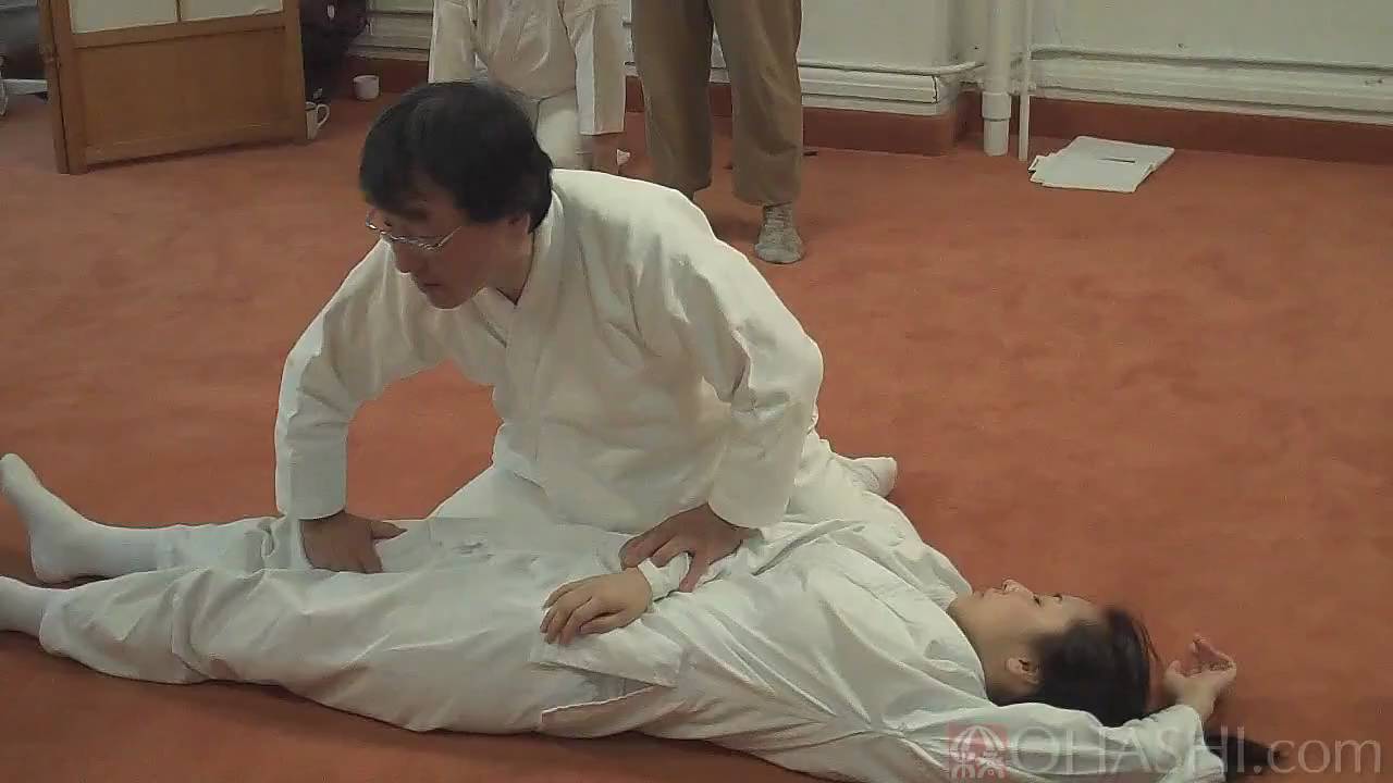 Ohashiatsu: Ohashi Demonstrates a Simple Transition from Face-up to Face-down