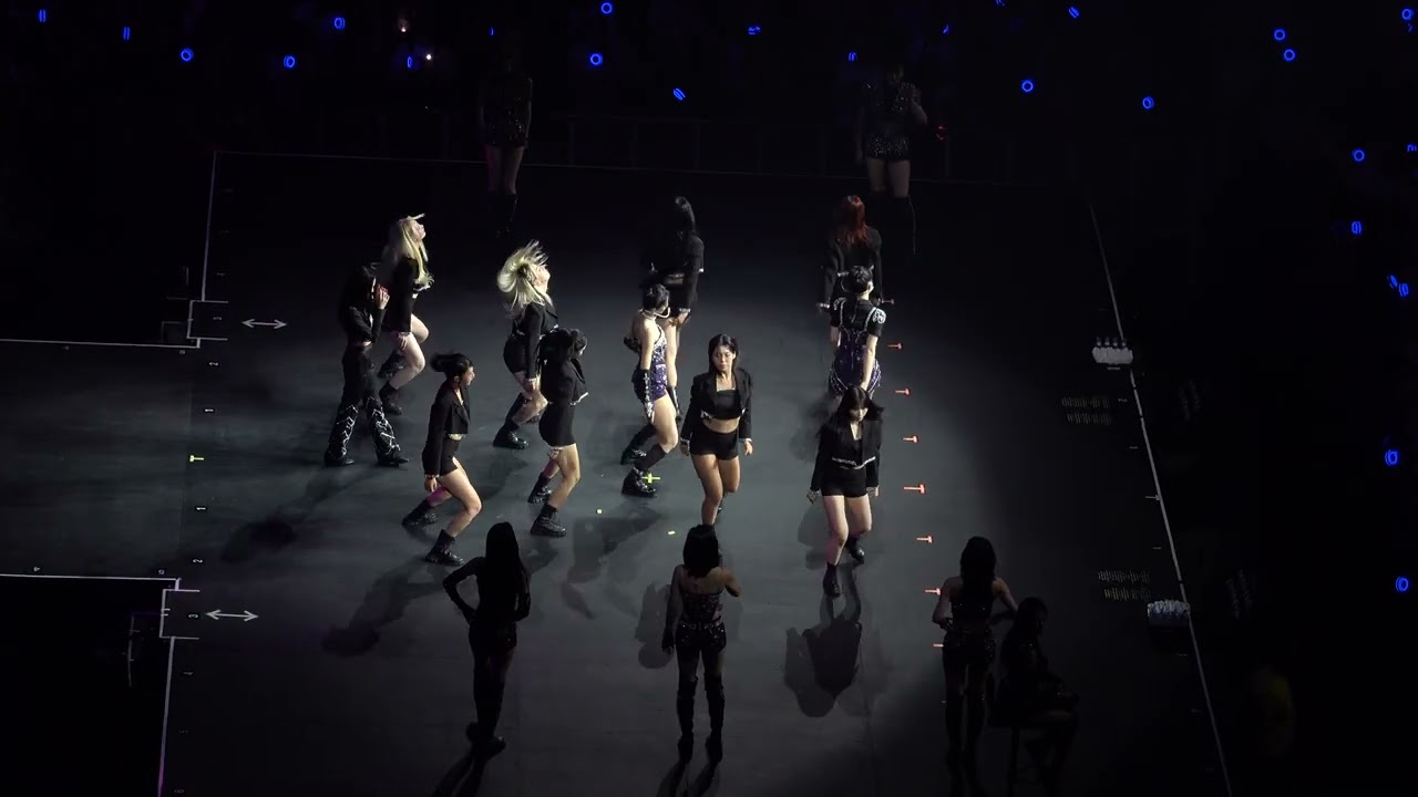 TWICE (트와이스) - BRAVE | 4K FANCAM (직캠) | READY TO BE TOUR LONDON