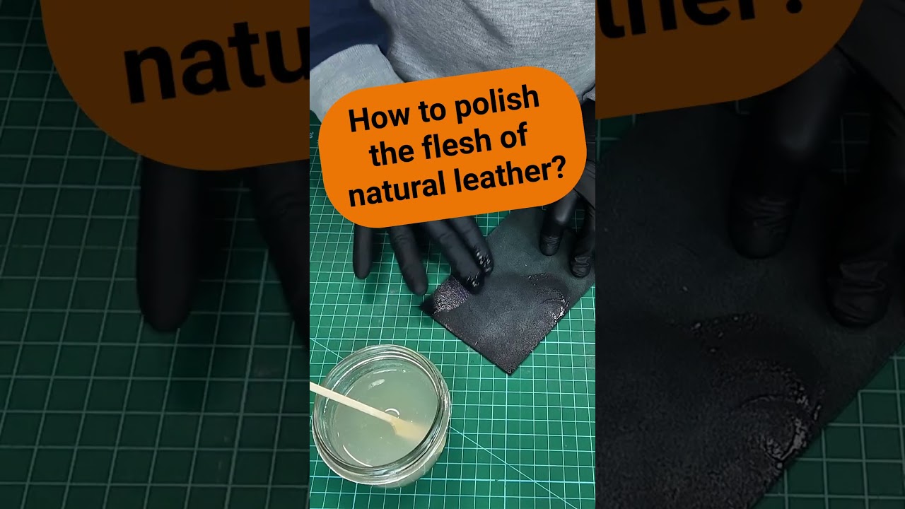 Interesting way polishing the flesh of natural leather #gumtragacanth #leatherwork #leathercraft