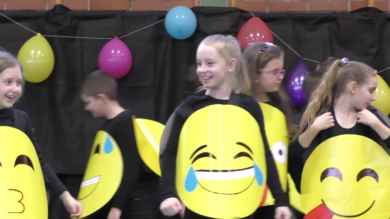 Taksony Vezér 3. C - Farsang 2019. (Emoji-tánc)