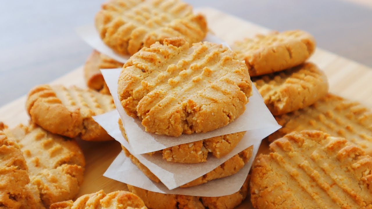 Ready in 5 Min! Super Easy Peanut Butter Cookies :: No-Flour Peanut Cookies