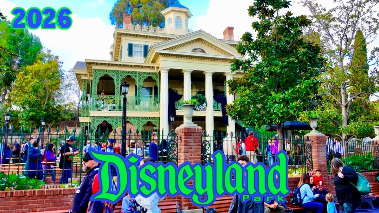 Mickey & Minnie, Haunted Mansion & More | A Fabulous Disneyland Day! [4K POV]