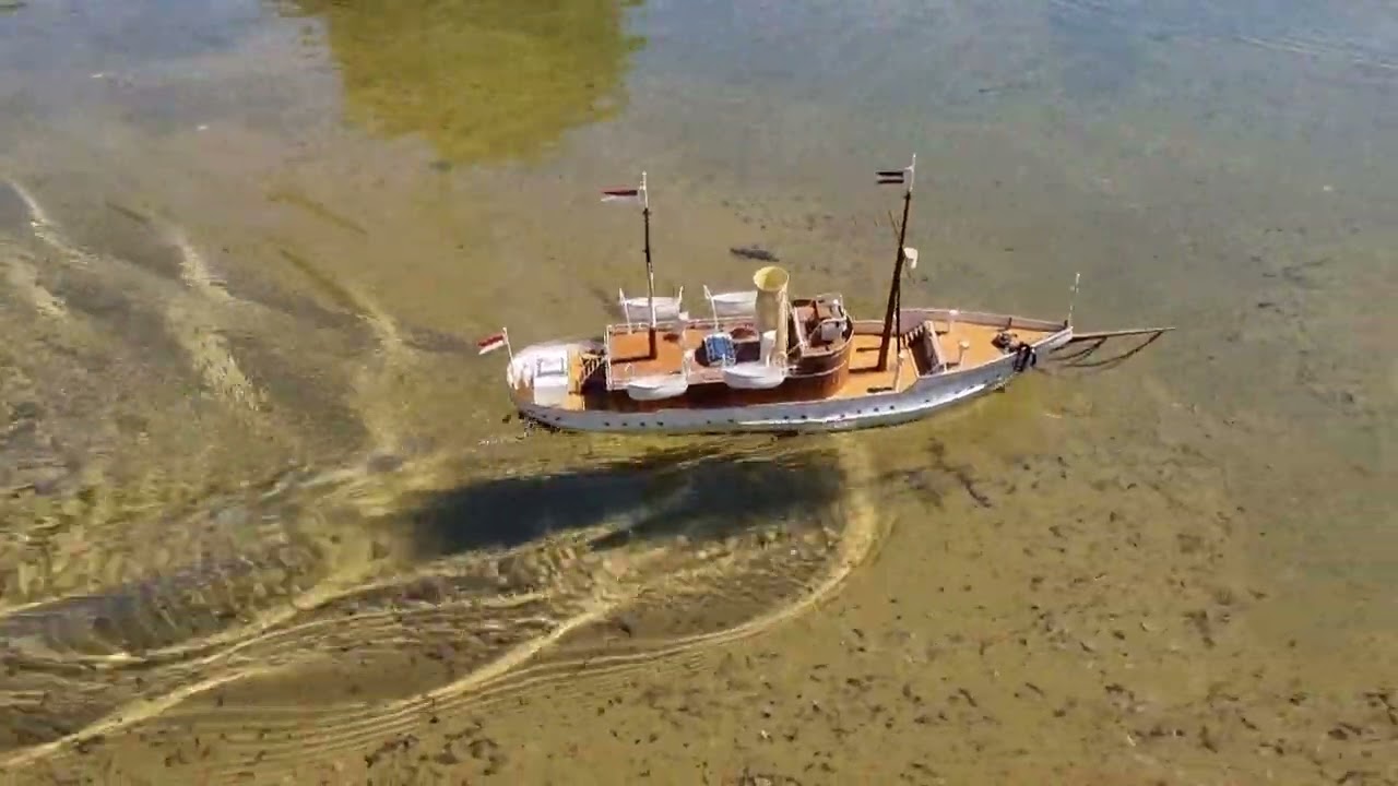 Schraubendampfer Jolanda mit Uhrwerk, Strom und Dampf