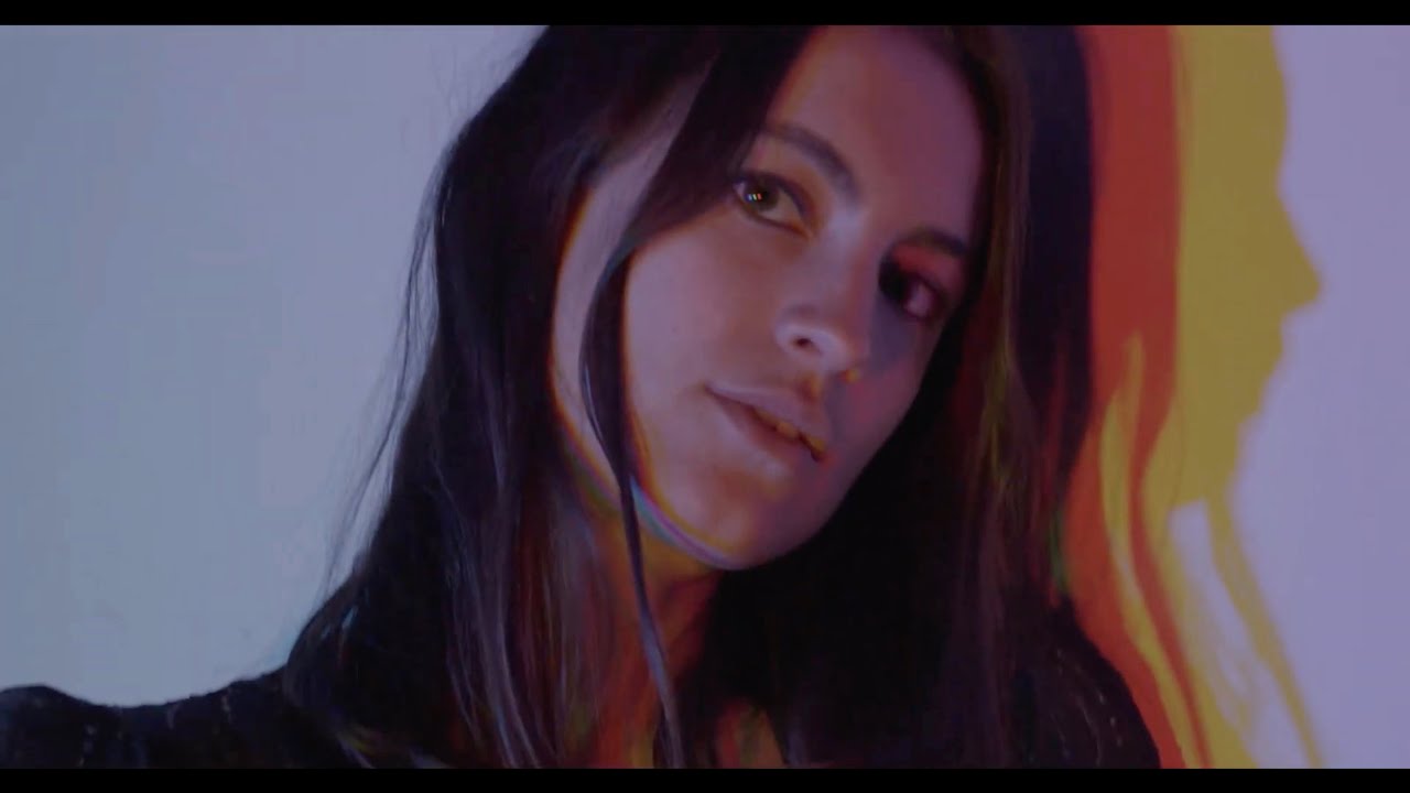 Lou de la Falaise - Dans la glace (Clip officiel)