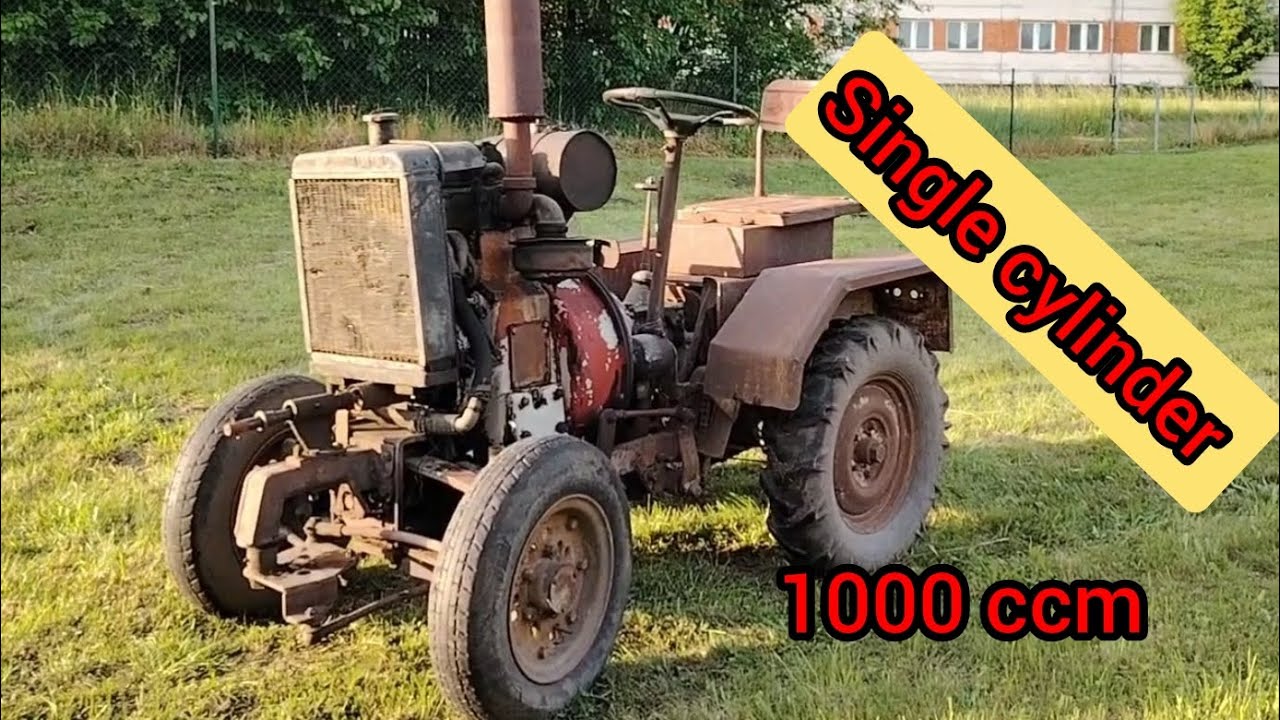 Oldtimer tractor, single cylinder 1000cc, Diesel