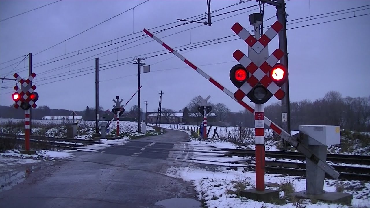 Spoorwegovergang Écaussinnes (B) // Railroad crossing // Passage à niveau